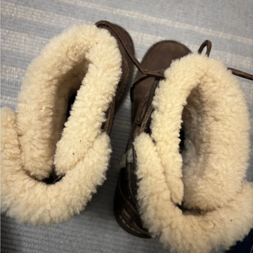 Ugg Caspia Shearling-Lined lace up Boots size 7